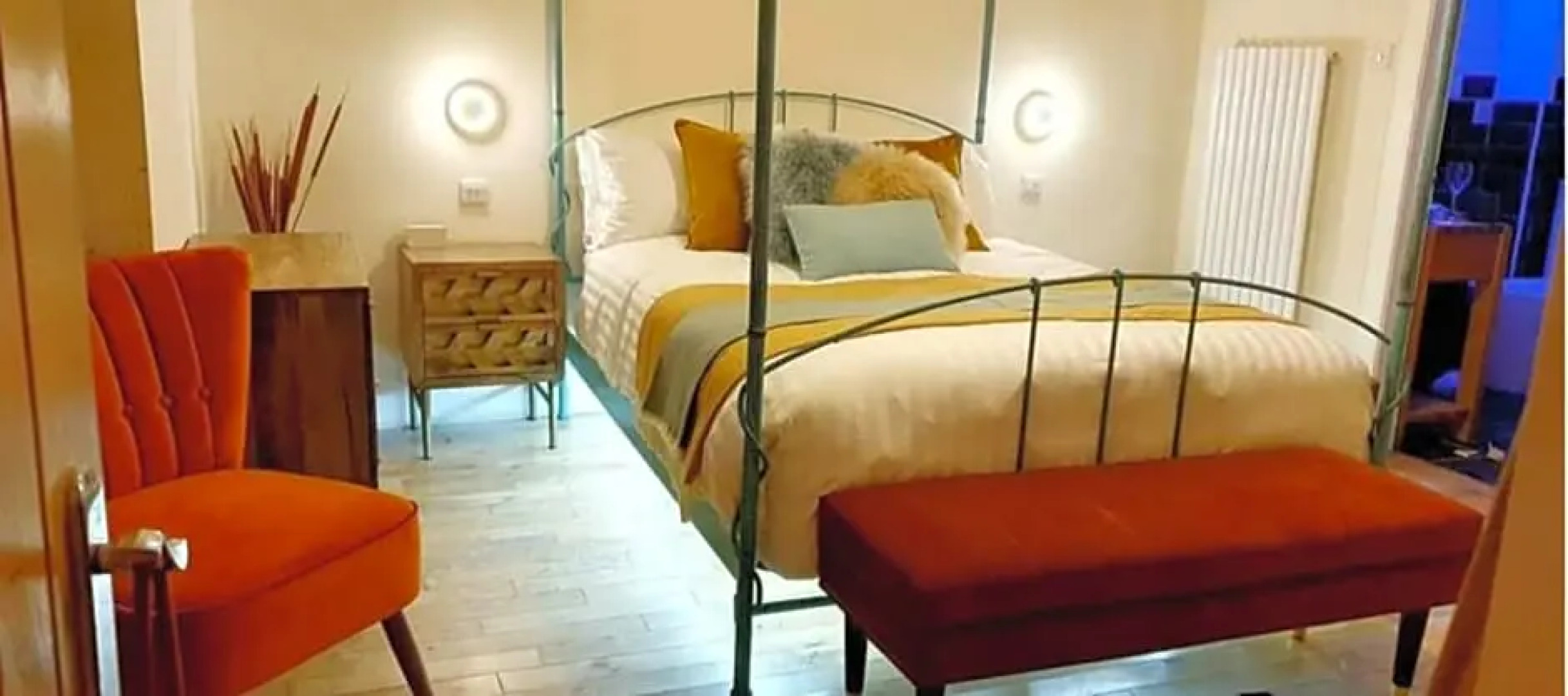 The Orange Fox Lux Room and Hot Tub at The Grumpy Schnauzer Guest House