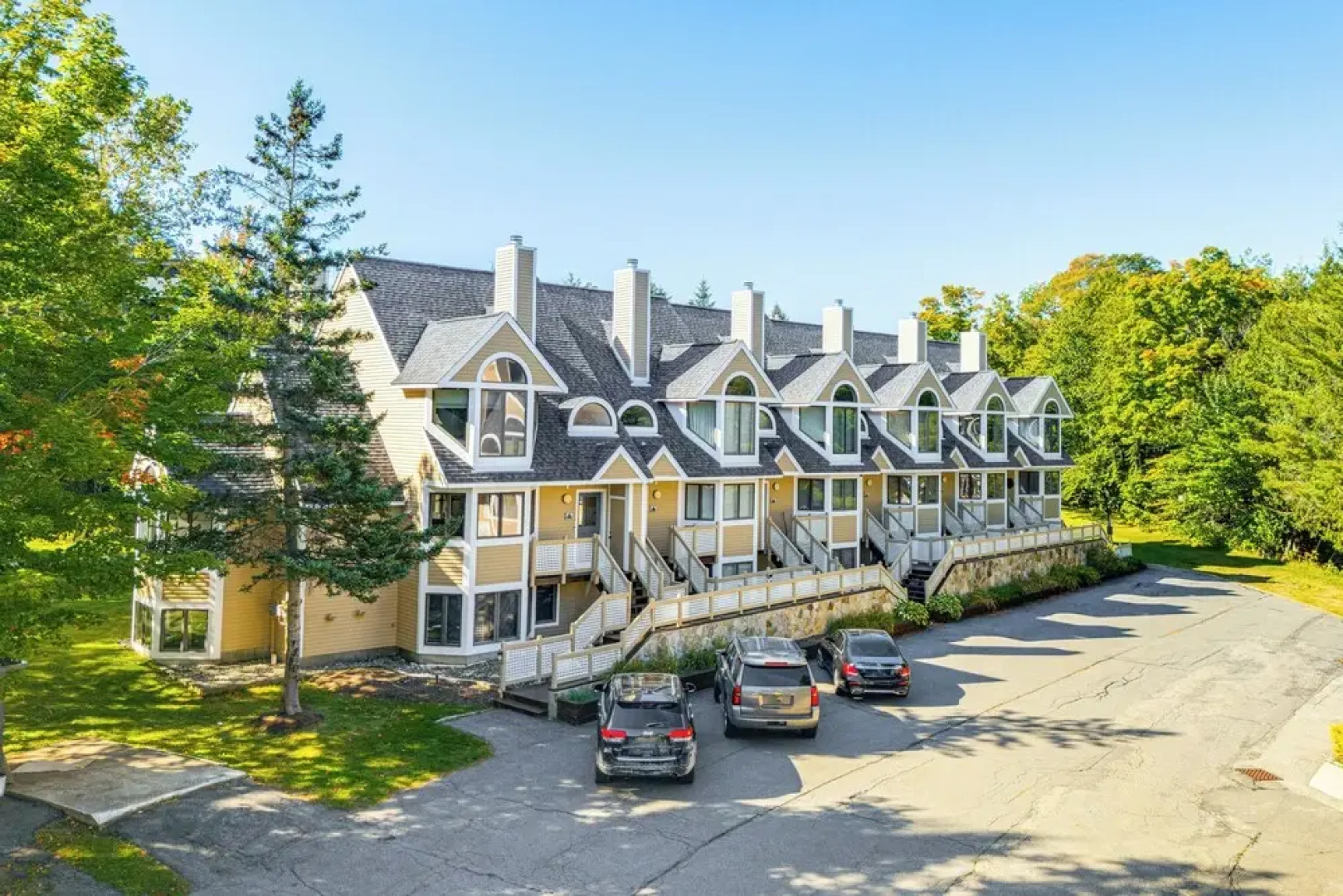 Walk to Ski Lift: Spacious Condo in West Dover!