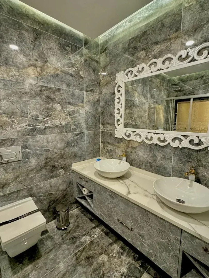 Golden Rose Deluxe Hotel