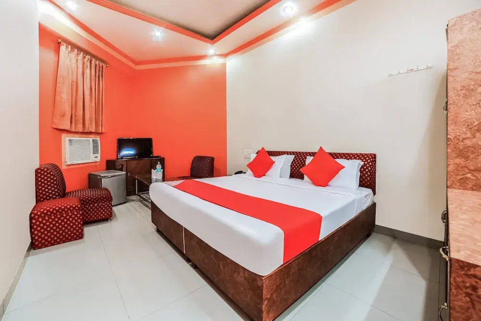 OYO 45229 Rajdhani Tourist Motel