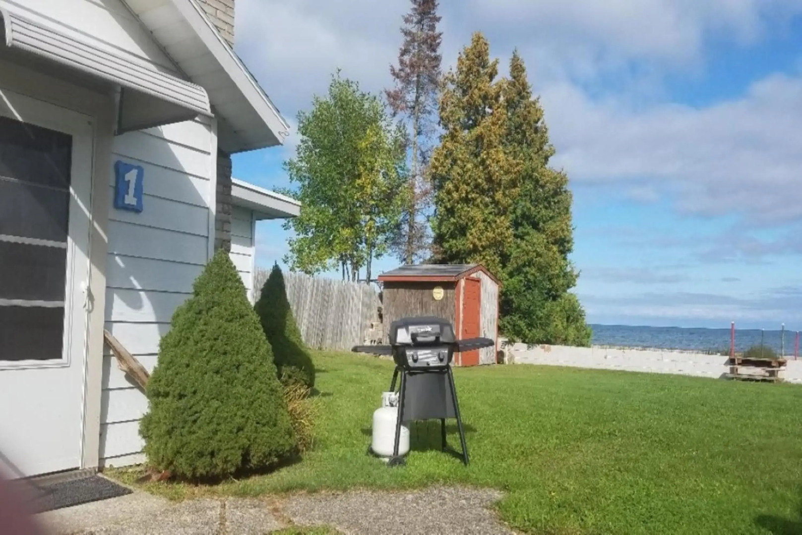 Lake Huron - 1 Bedroom, 1 Bath Lake Front Cabin (Sleeps 4)