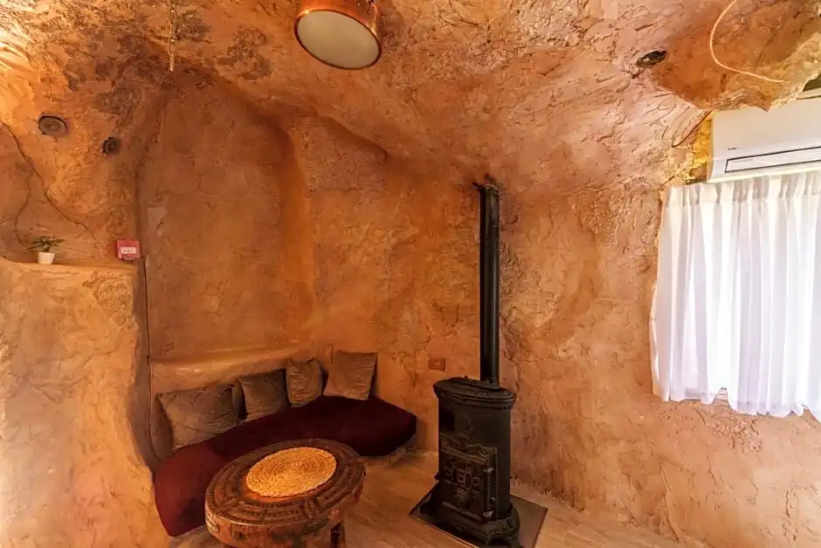 בקתות אירוח המערות - מושב חוסן מרשת V Club