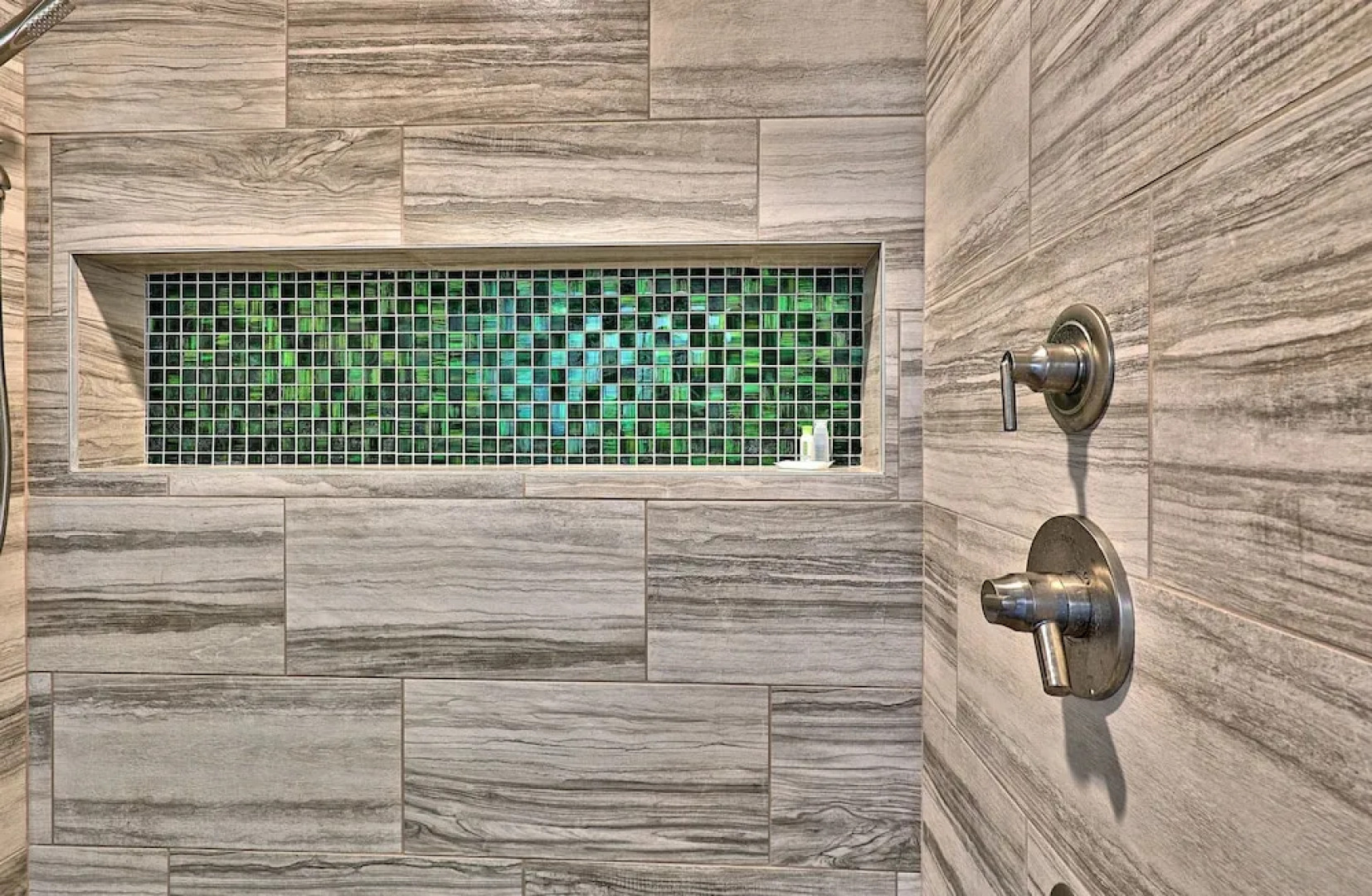 KCIS 612/613 - Forest Suites: Sleeps 10 in Killington Center