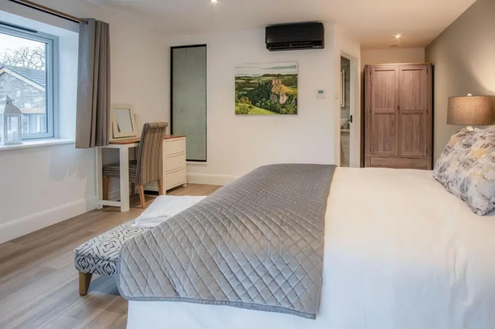 Suite 2 - Sleeping Giant Hotel - PEN Y CAE Inn