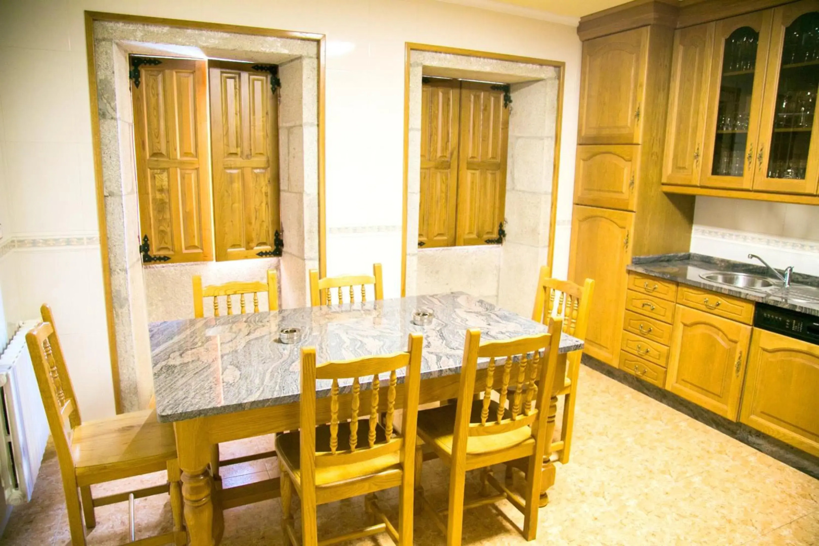 4 bedrooms house with private pool jacuzzi and enclosed garden at Cuntis