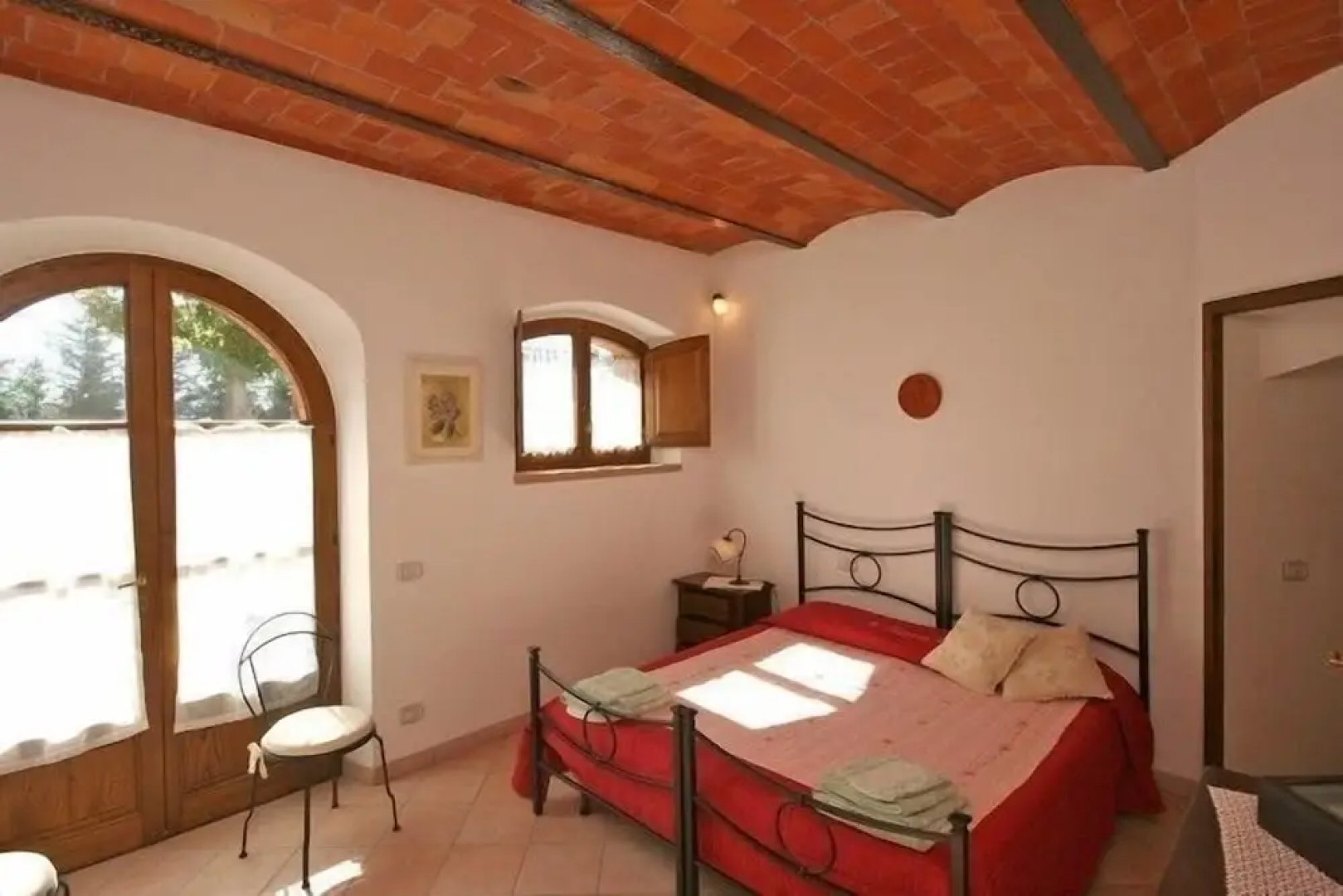 Spacious Farmhouse in Pienza with Swimming Pool