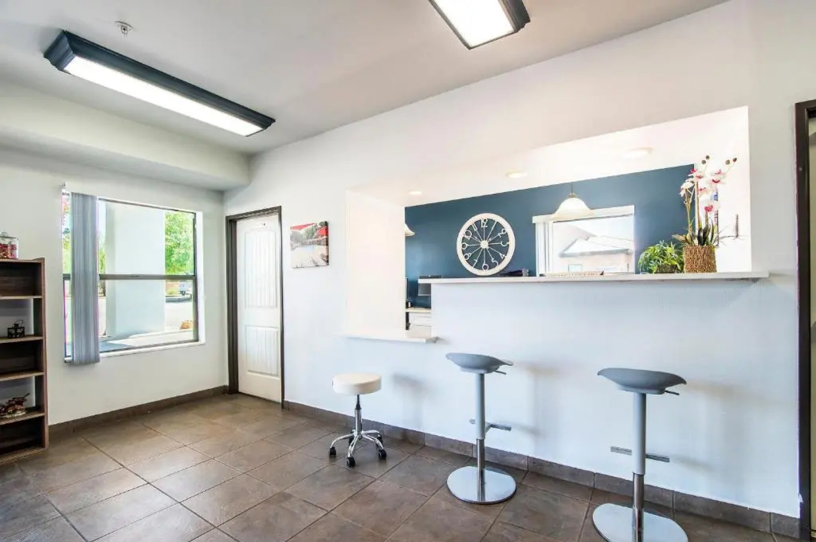 The Vistas 119 Modern studio with full kitchen 1st floor great location