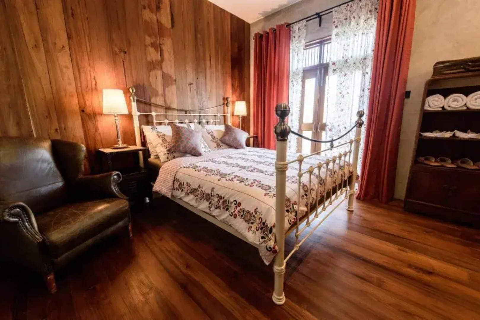 Rimrabeang Amphawa Cafe and Suite