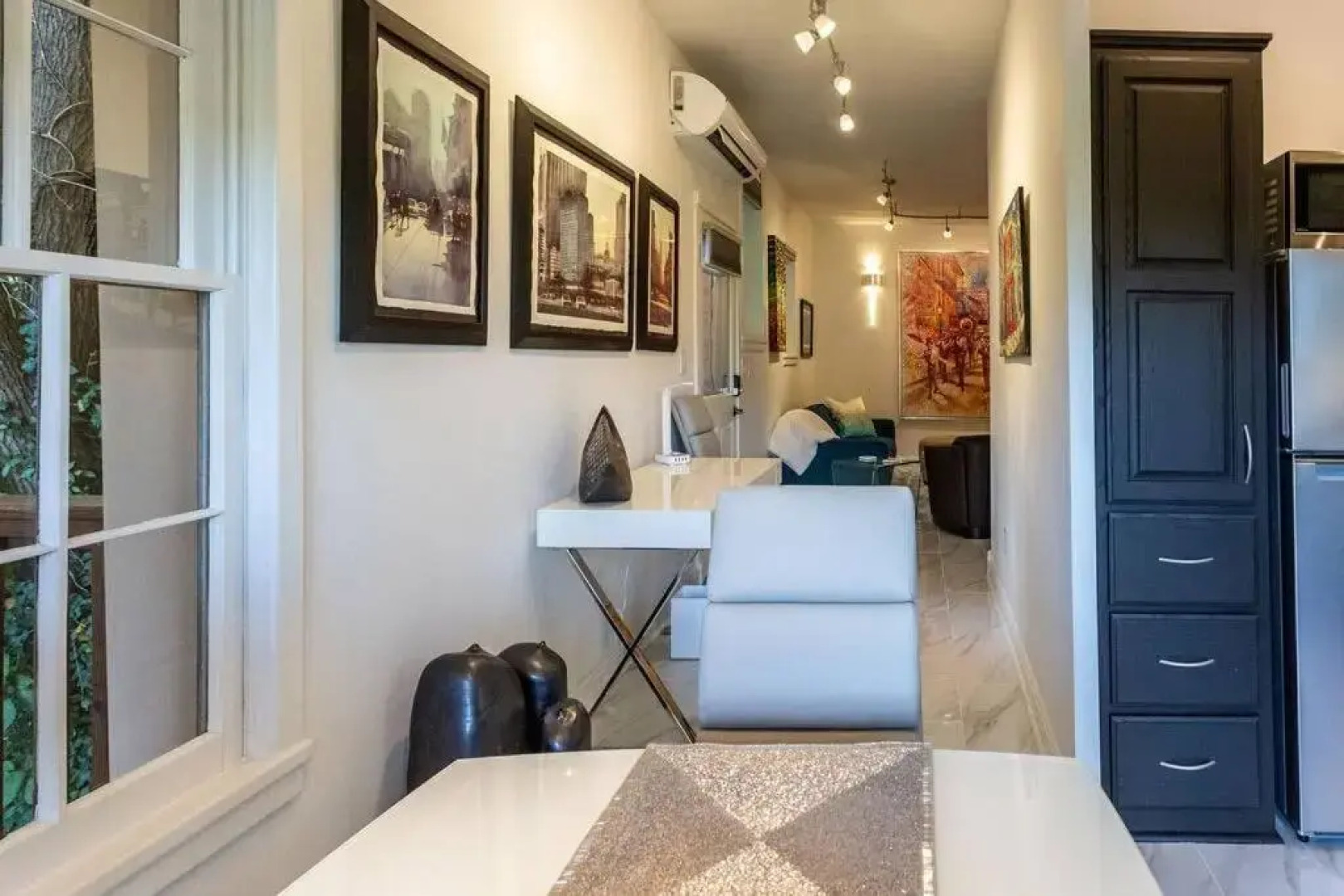 Private Luxury Suite with Hot Tub Downtown Eureka Springs