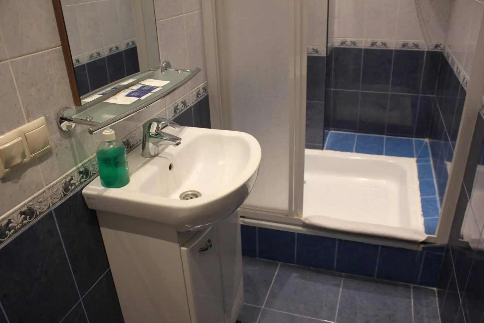 Антис Хаус Юнин