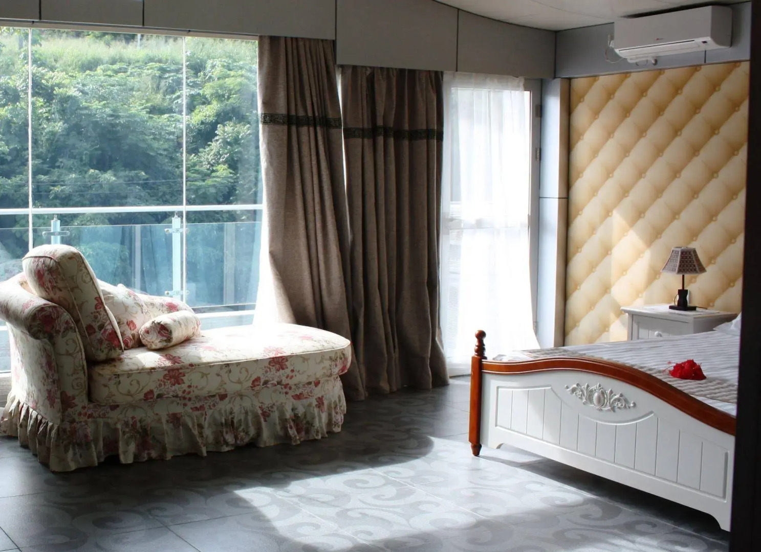 Crystal Palace Hotel