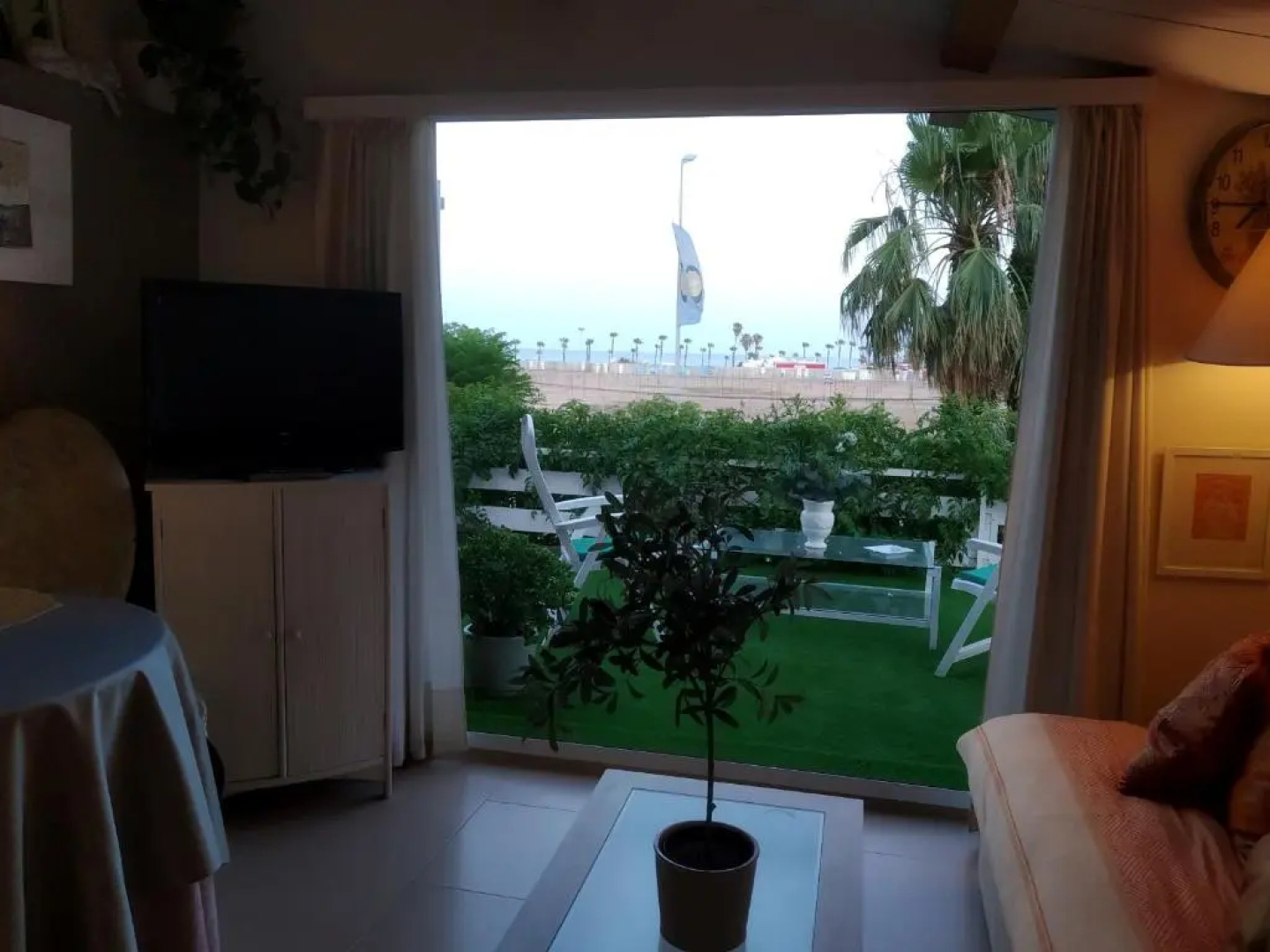 Apartamento con terraza y vistas al mar
