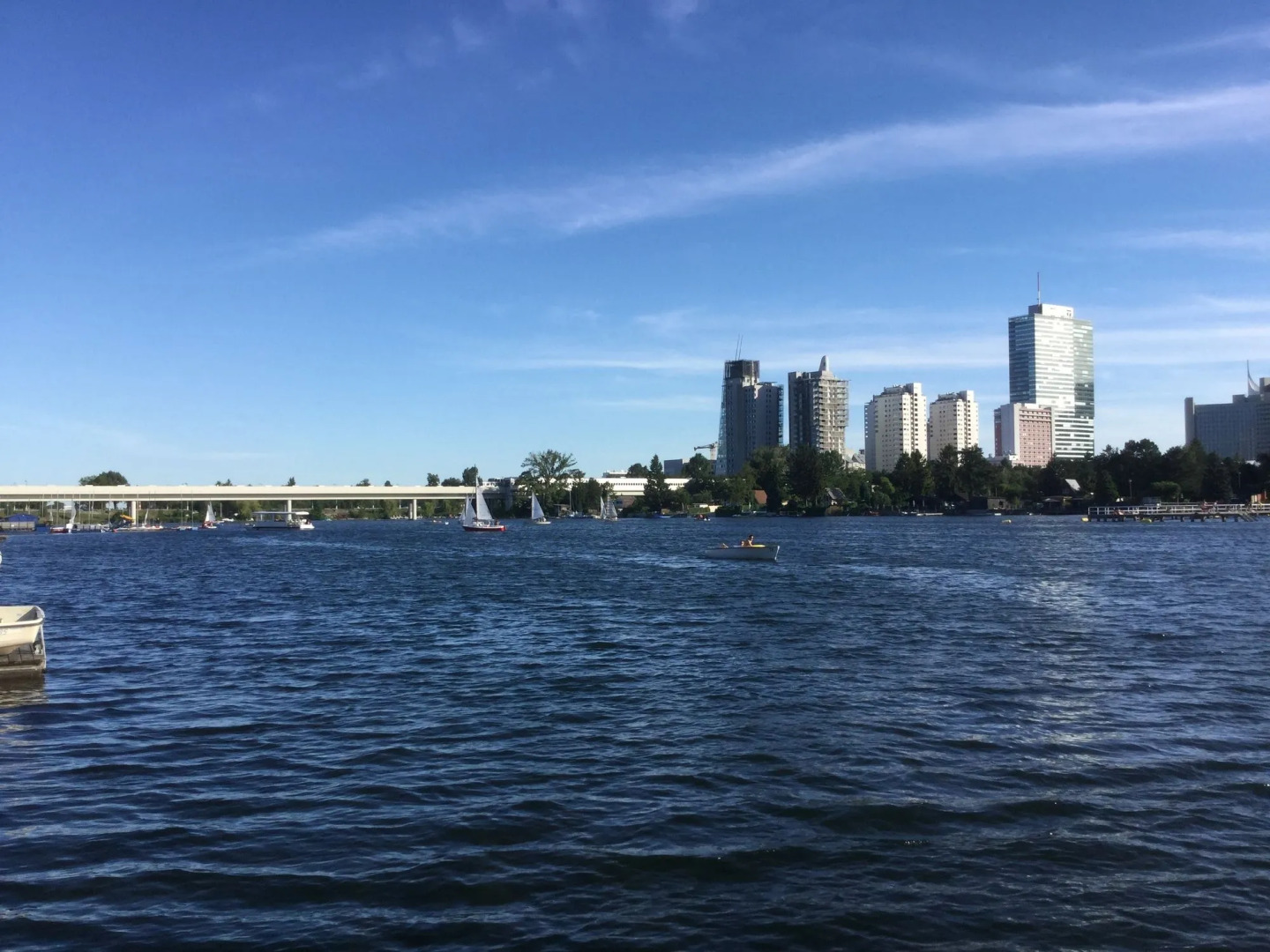 AJO Vienna Beach - Contactless Check-in