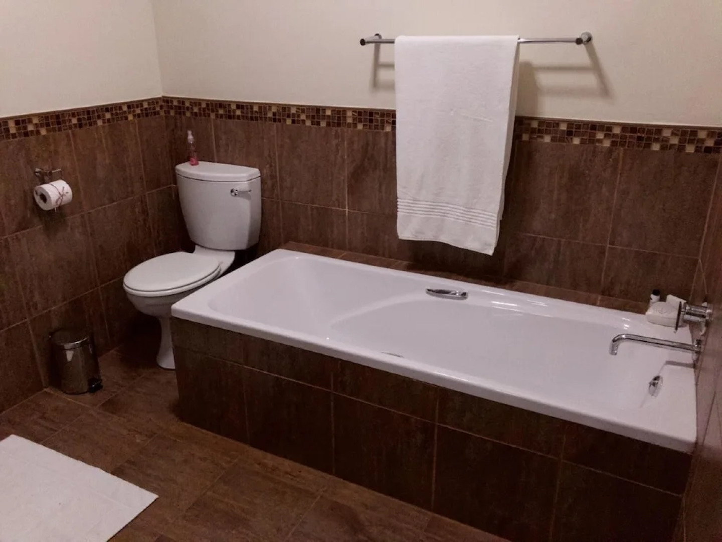 The Hedge Guesthouse