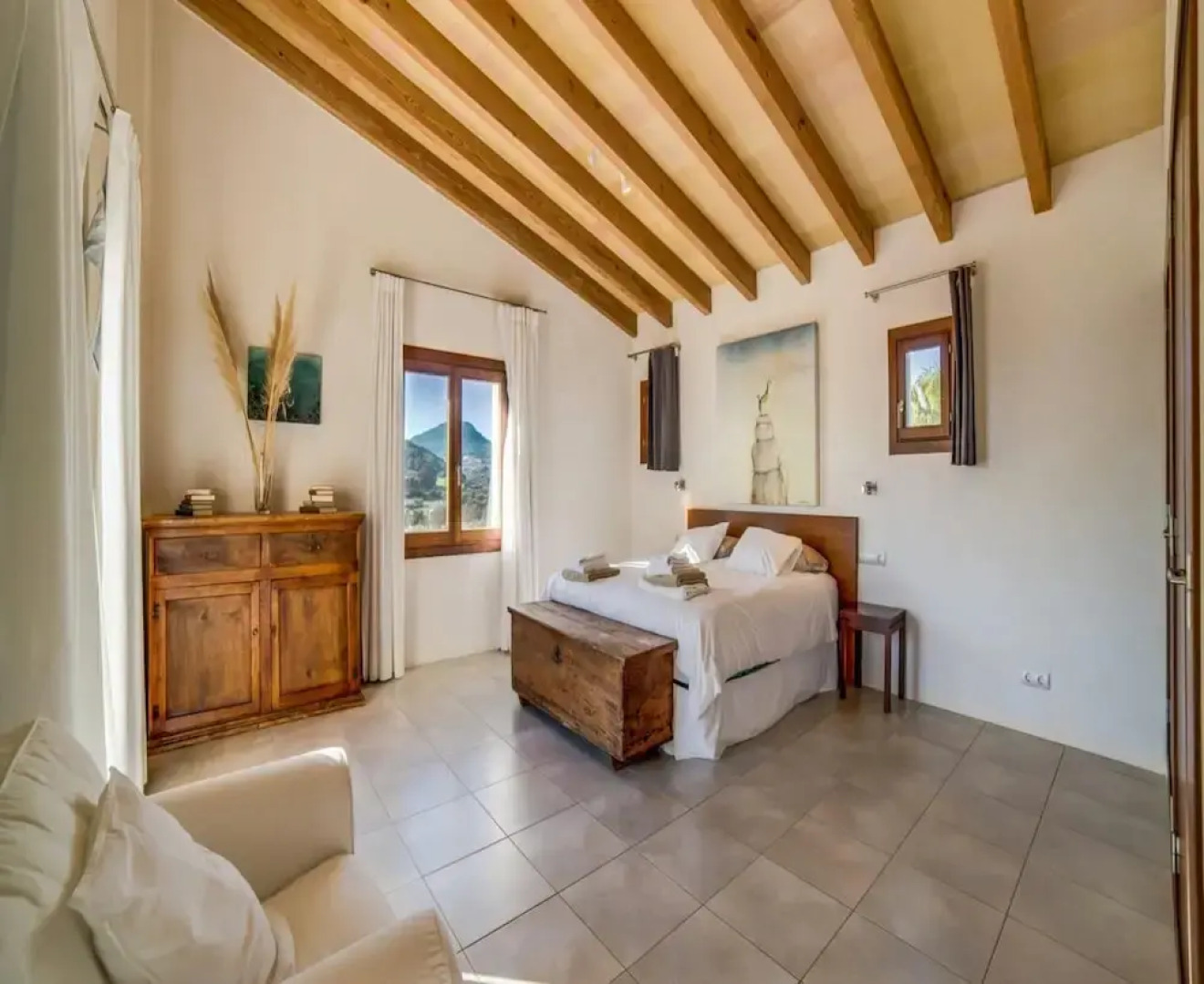 Spacious Villa With Infinity Pool