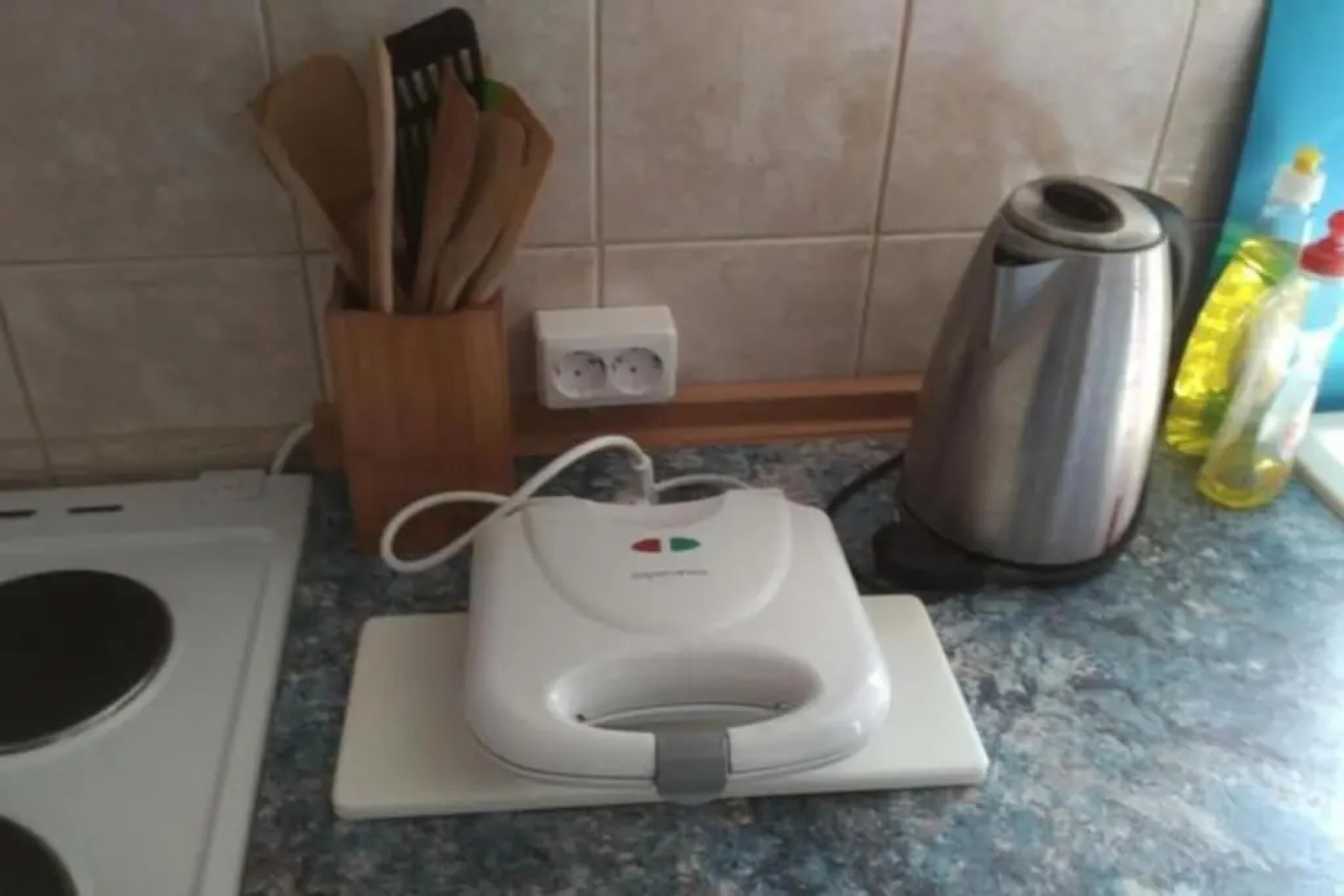 Detached quiet villa 500m from sea