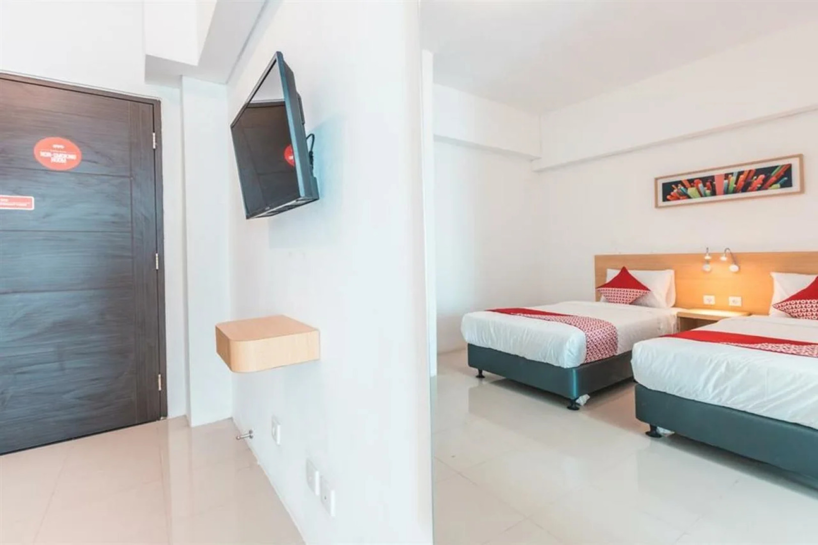 OYO Flagship 1170 The Habitat Karawaci