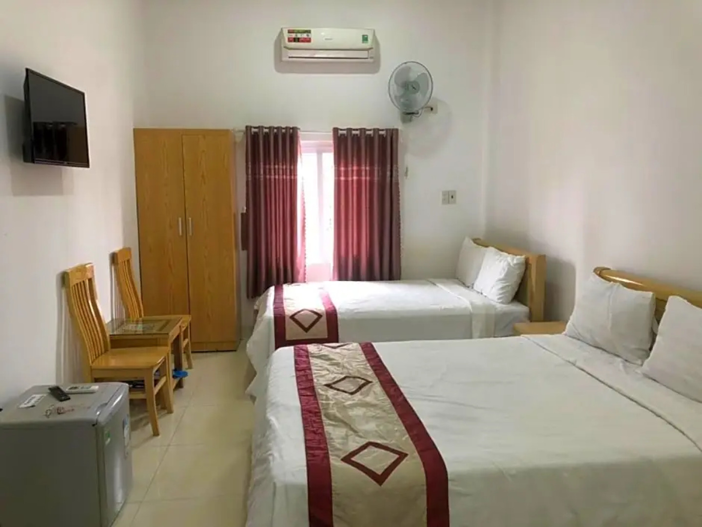 Lê Tùng Hotel - Vạn Giã