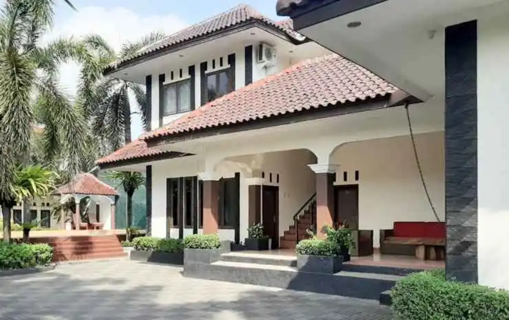 Pondok Indah Beach Hotel