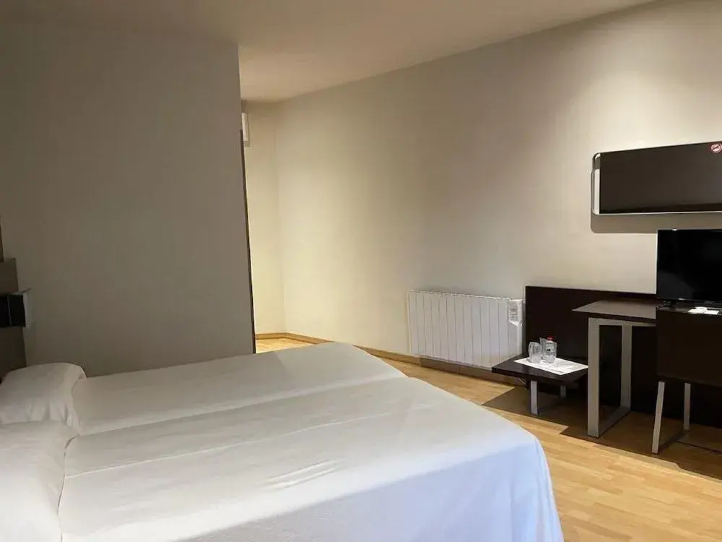 Spacious Farmhouse In El Bruc With Swimming Pool