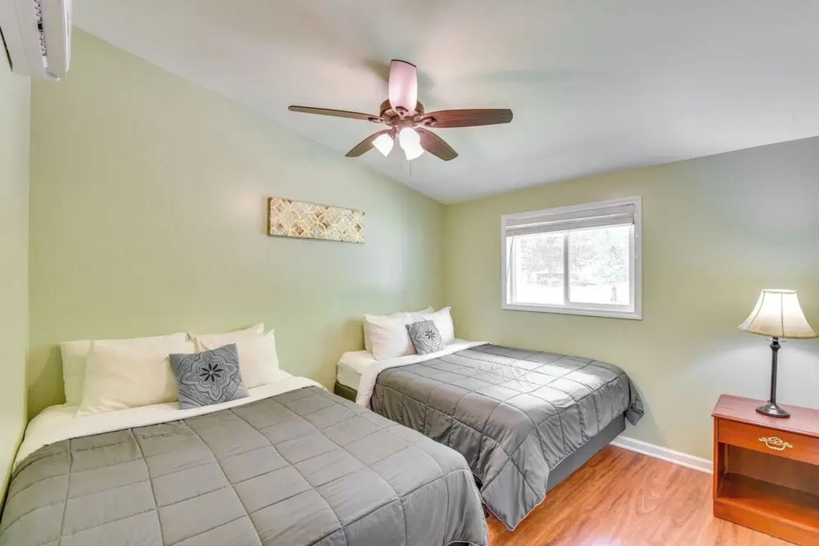 2 Mi to Warren Dunes: Sawyer Apartment w/ Deck!