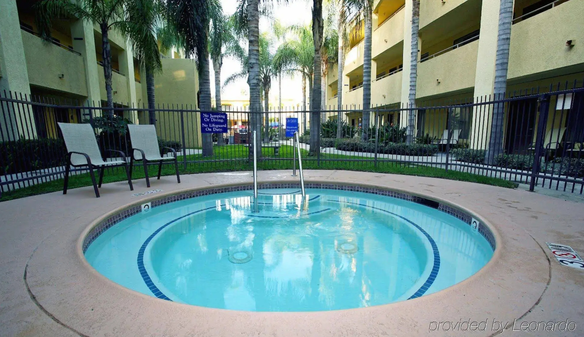 Hotel d’Lins Ontario Airport