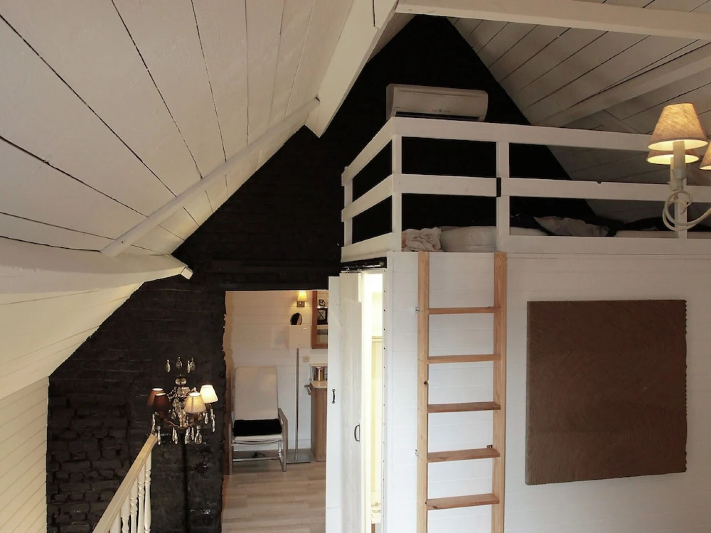 Pleasant Holiday Home in West Flanders with Enclosed Garden & Hot Tub