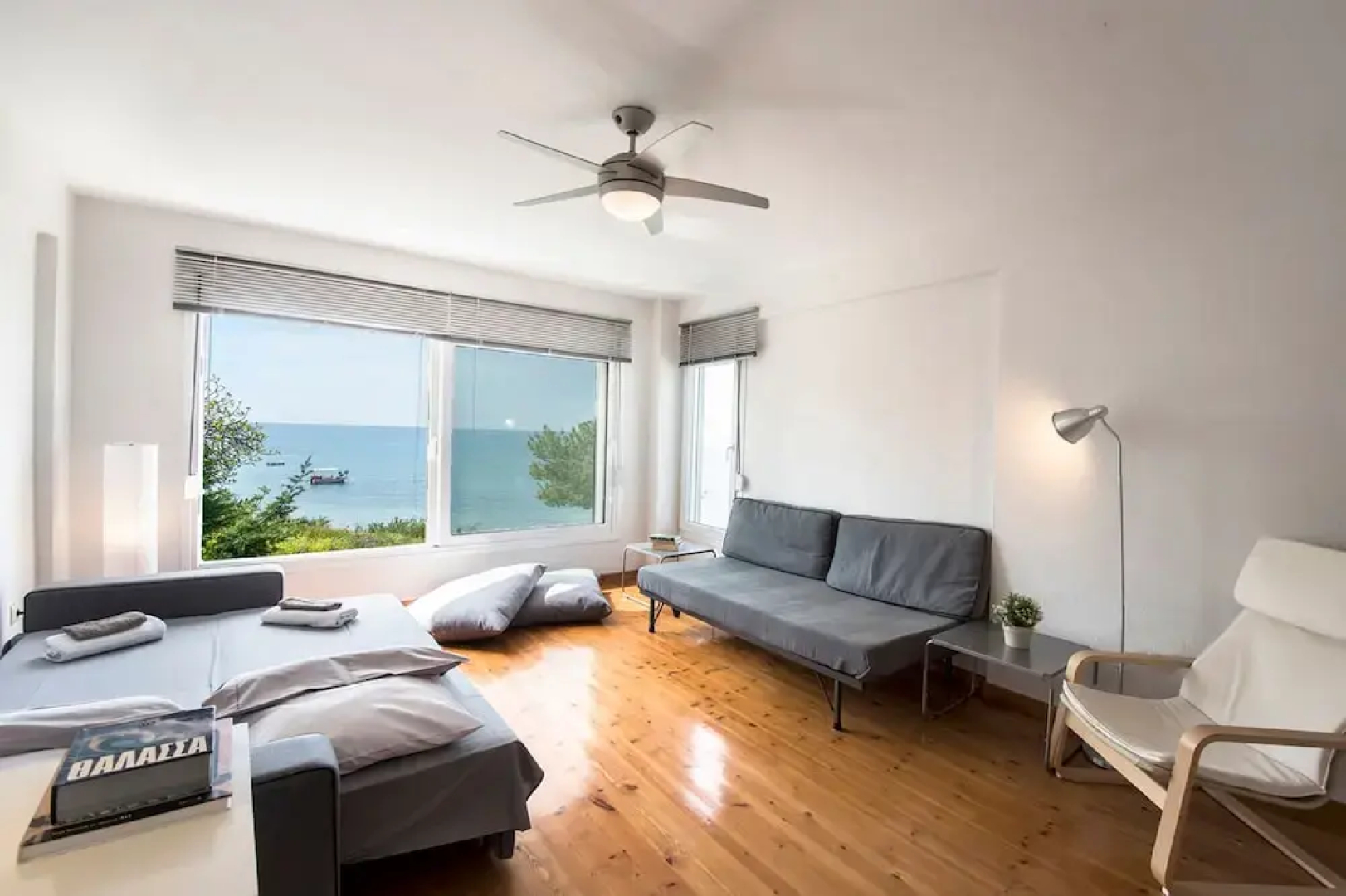 halu! Modern & Cozy Seafront Villa