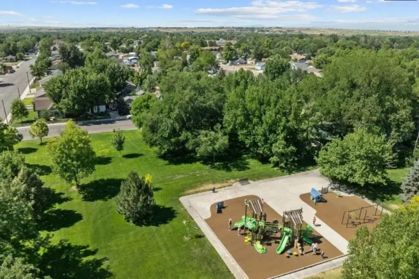 Windsor Farmhouse Family Fun, Yard & Fireplace