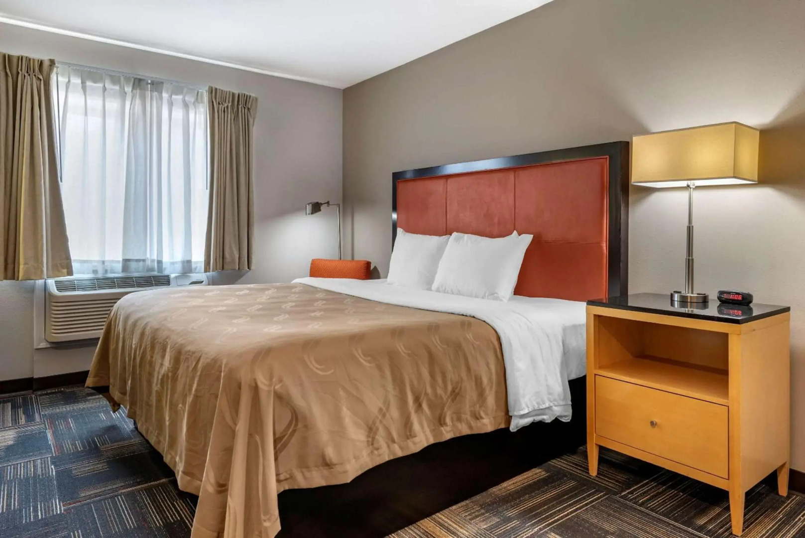 Quality Inn & Suites Evansville Downtown