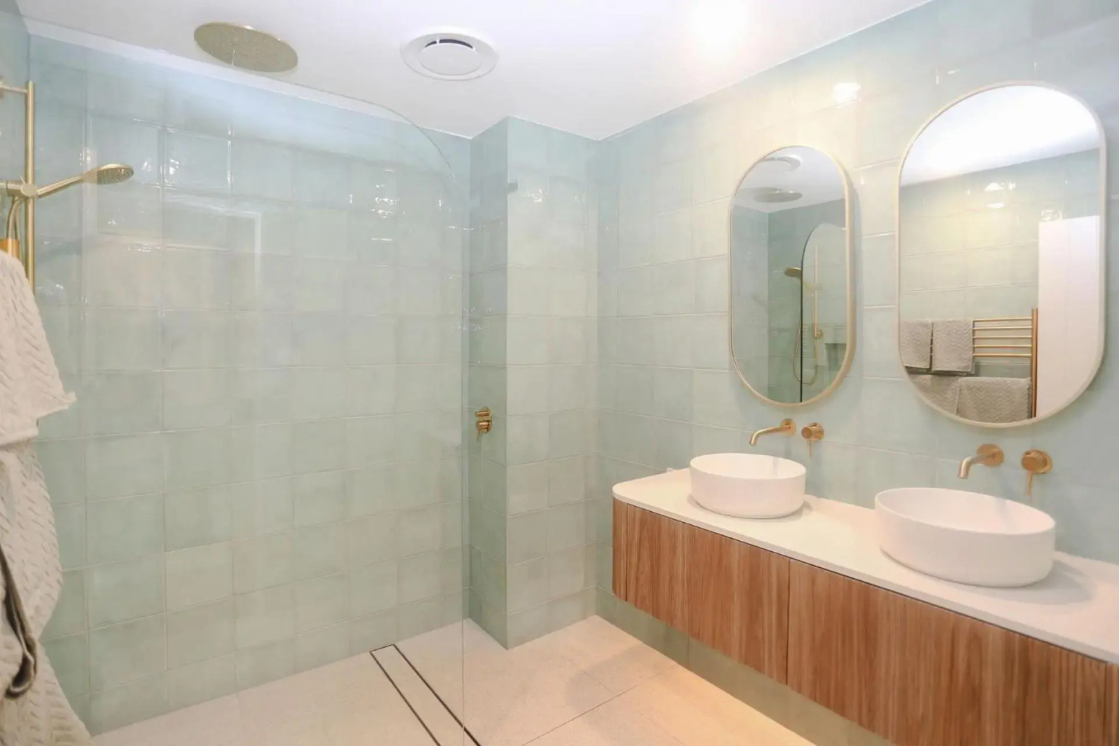 Aquarius Apartment 9