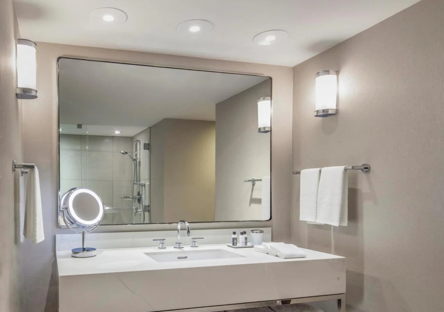 The Marquette Hotel, Curio Collection by Hilton