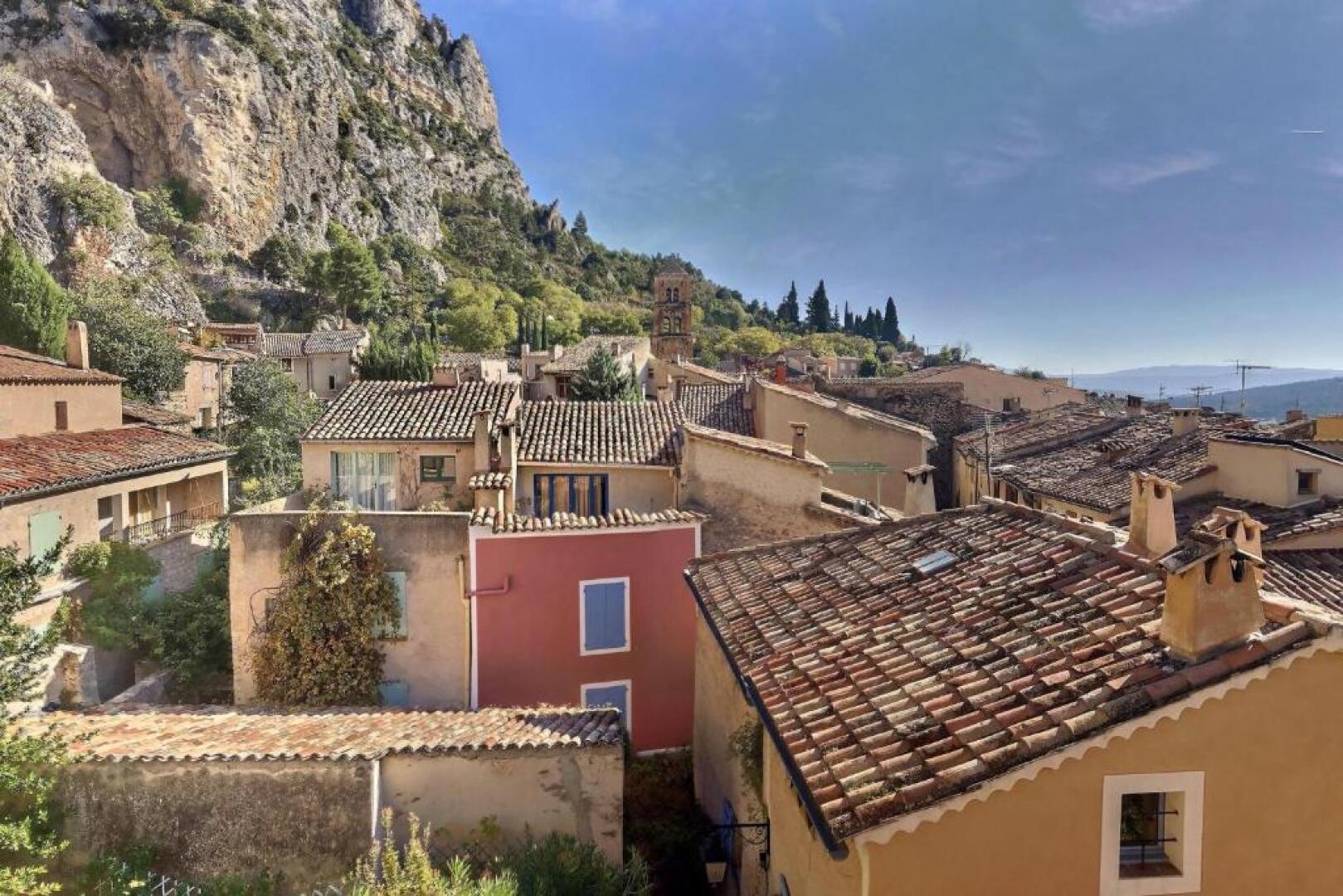 Studio vue sur les toits, lumineux Moustiers #2