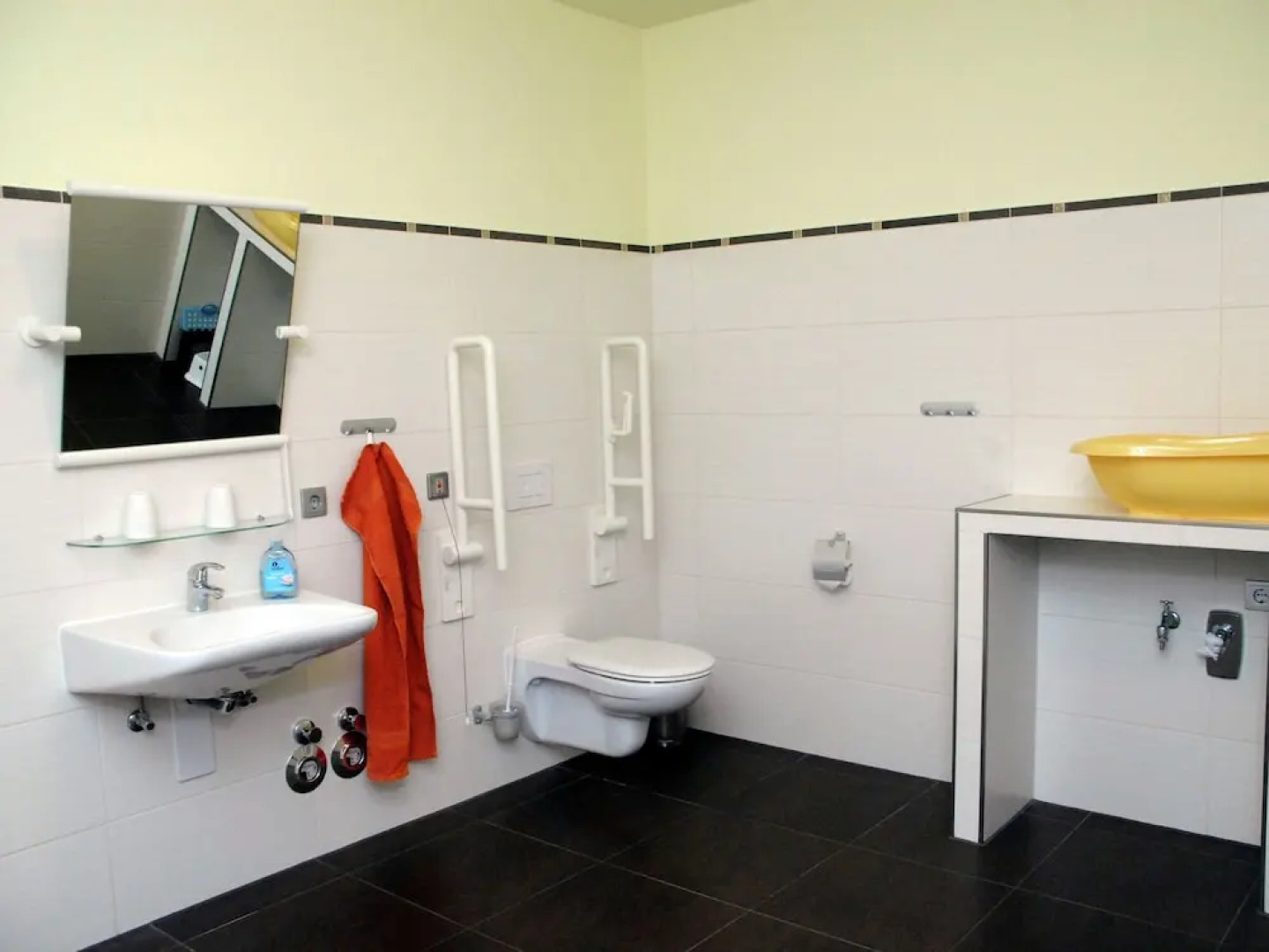 Cozy Apartment in Pepelow near the Sea