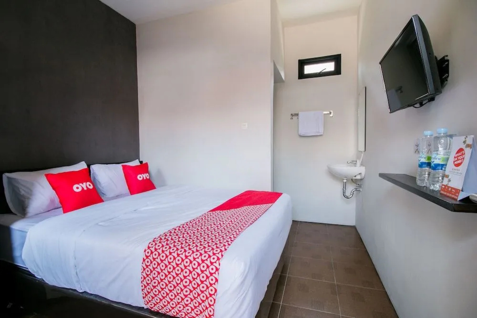 Oyo 1898 Louise Place