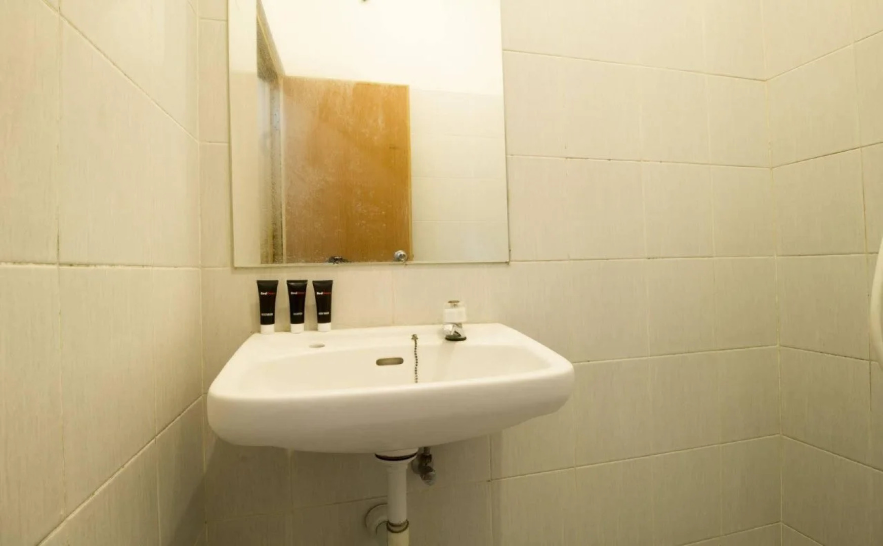 RedDoorz Plus near Lippo Karawaci