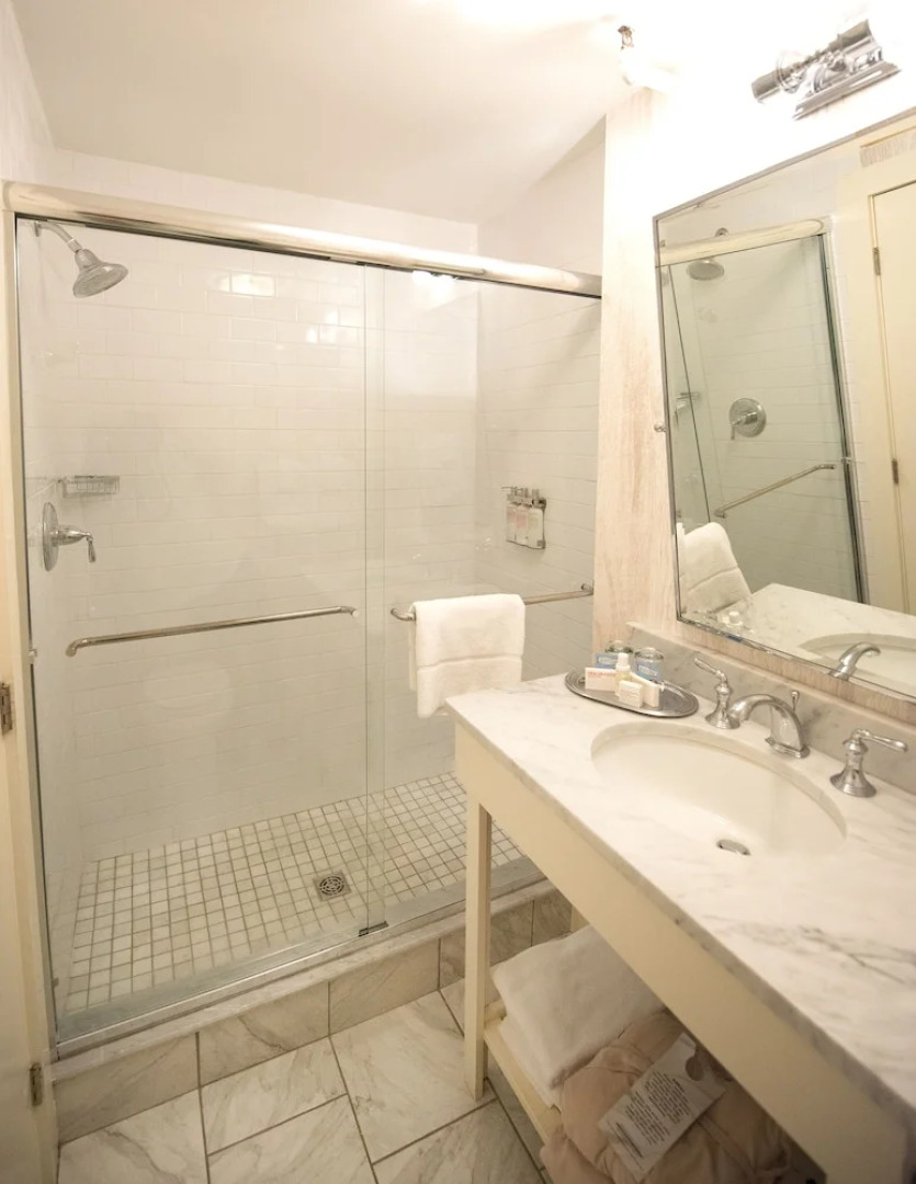 The Boathouse Waterfront Hotel & Marina