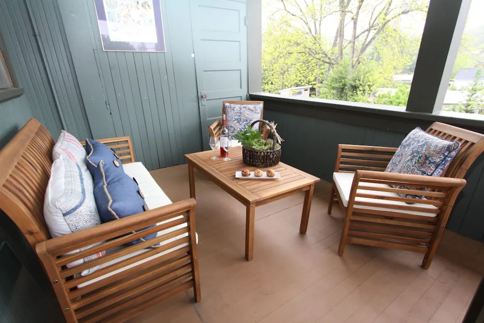 Kelley & Young Wine Garden Inn