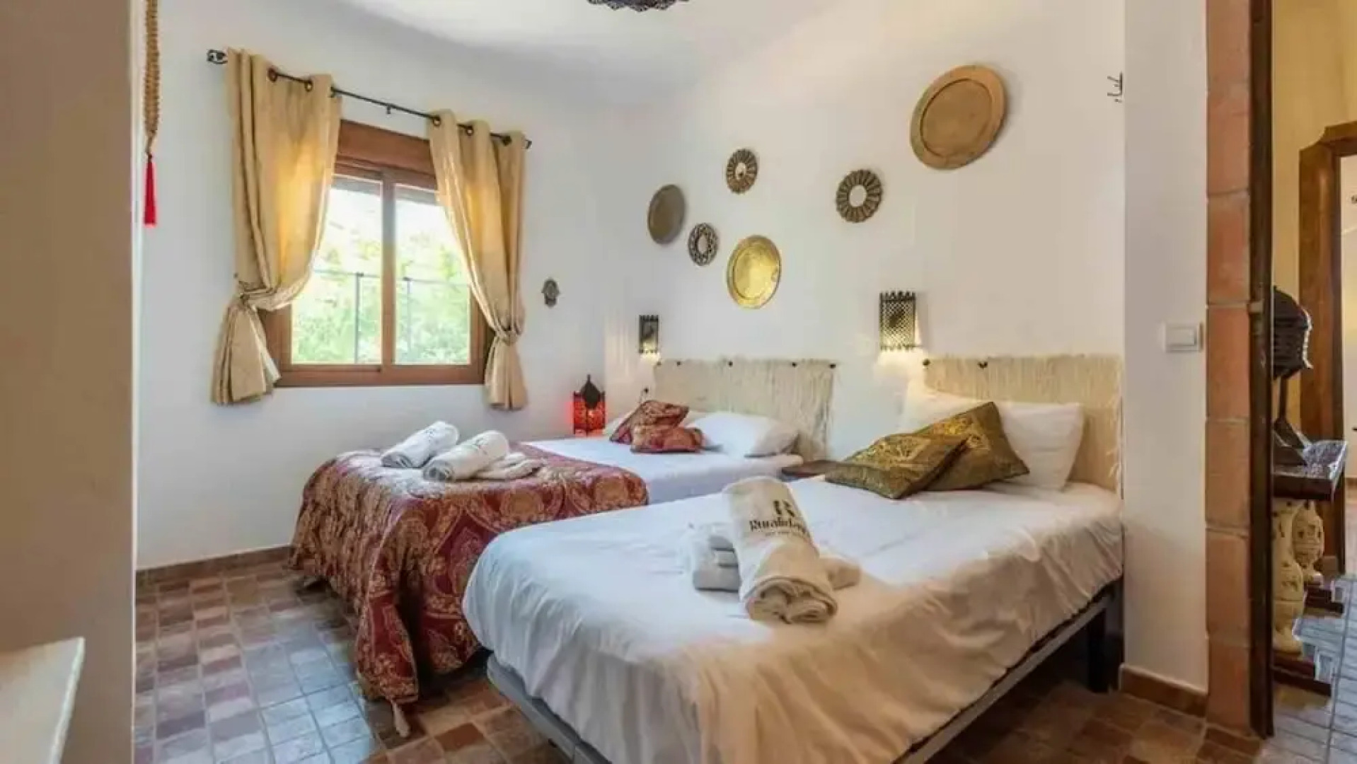 Sayalonga Villa Retreat With 7 Bedrooms