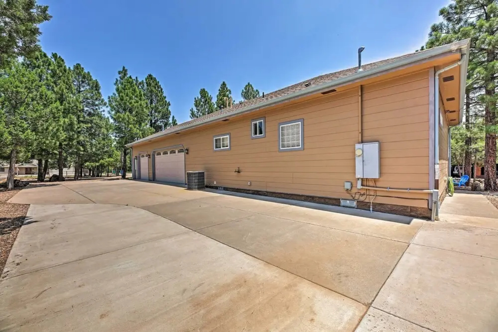 Upscale Show Low Haven w/ Fire Pit & Game Room!