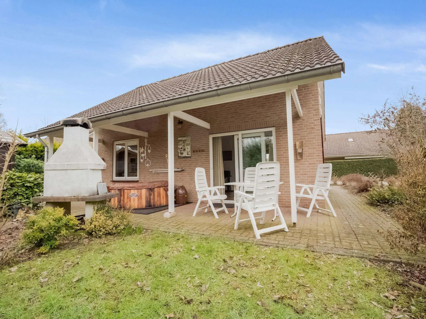 Lush Bungalow in Beek Gem Montferland with Jacuzzi