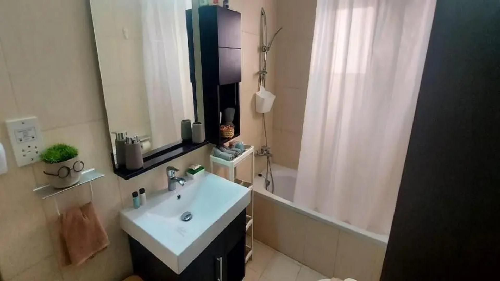 Paramount Gardens Resorts C202