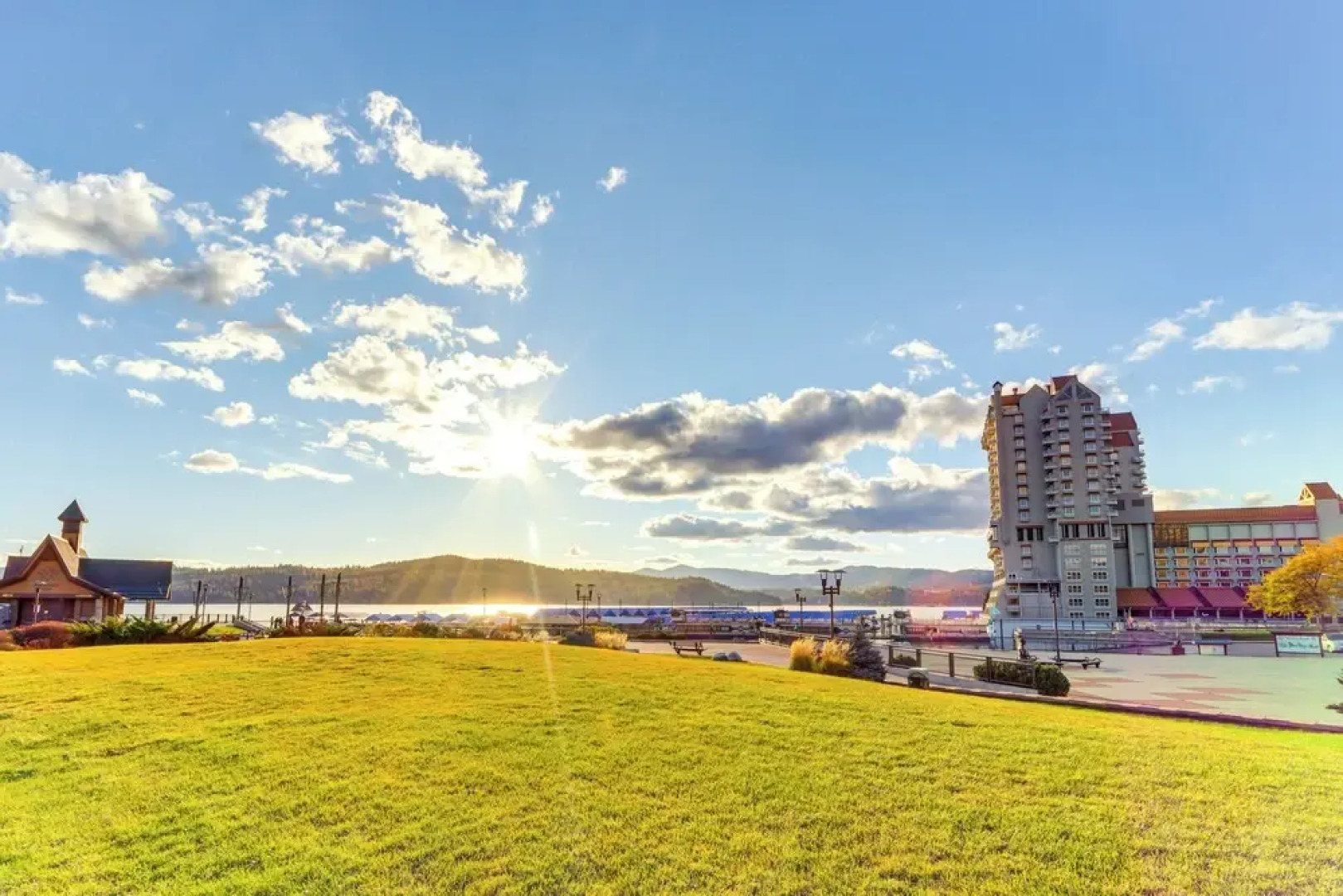 Walk Downtown: Modern 'coeur D'alene Getaway'