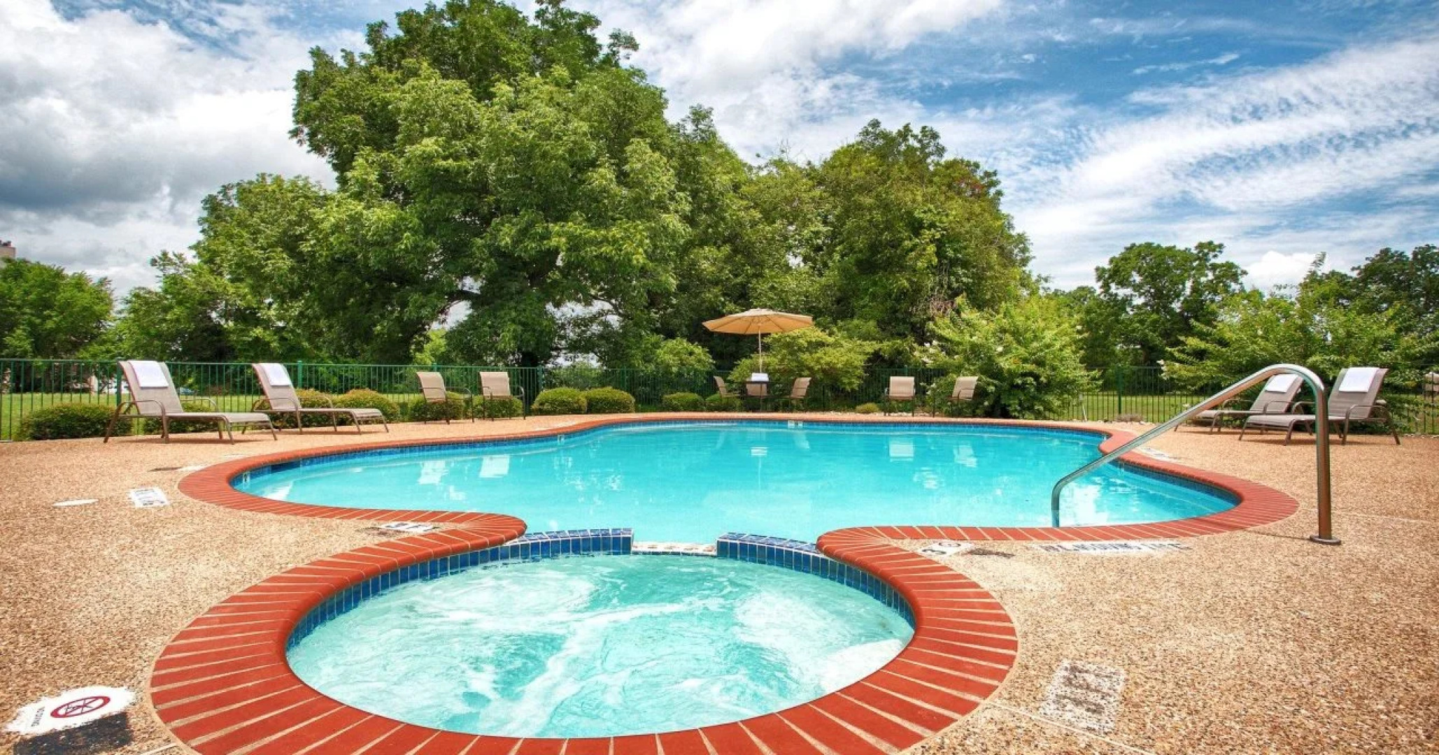 Quality Inn & Suites Garland - East Dallas