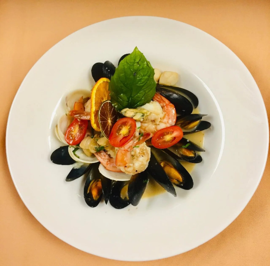 Crowne Plaza Edison by IHG