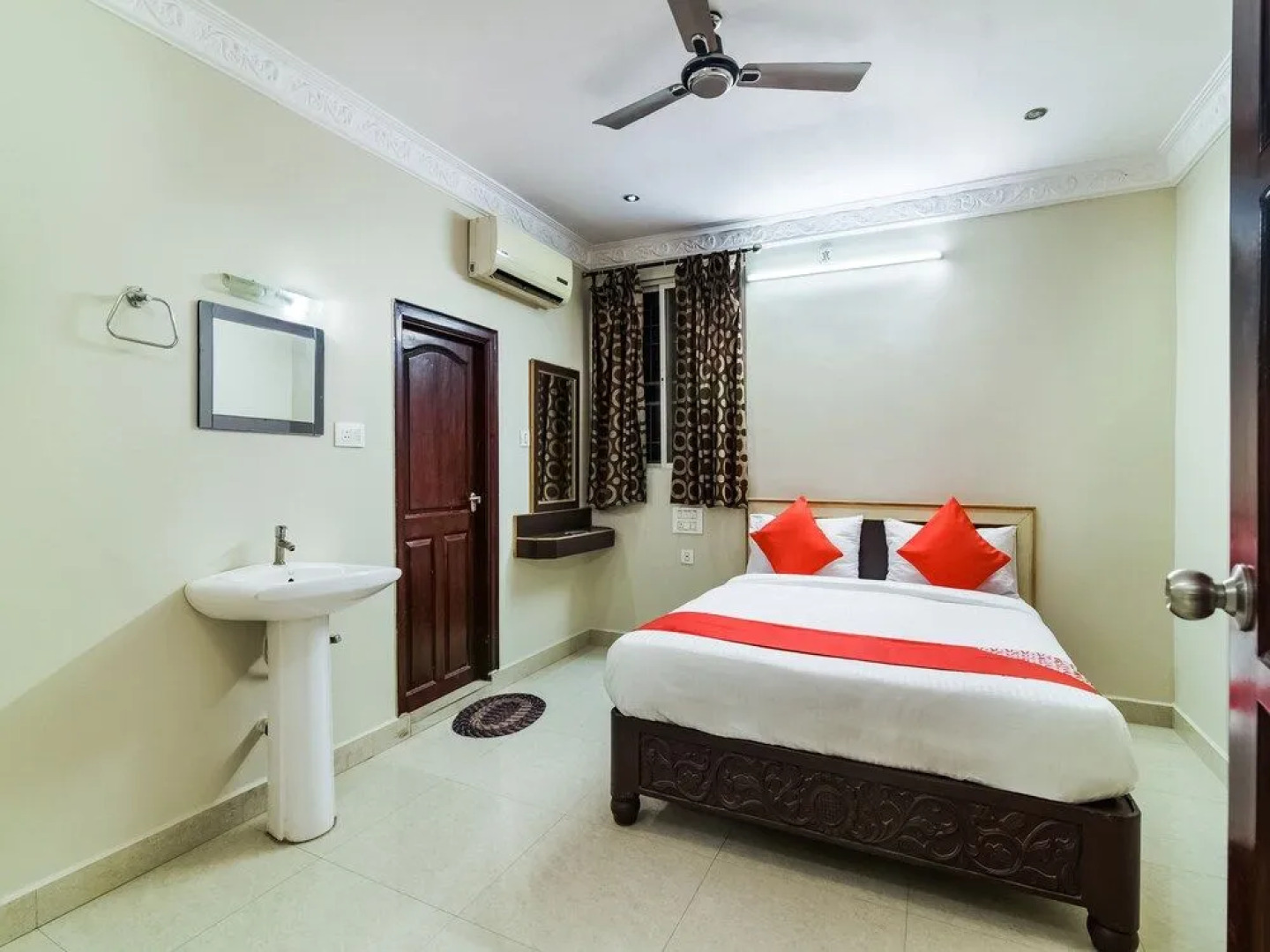 Oyo 33010 Hotel Mmr Towers