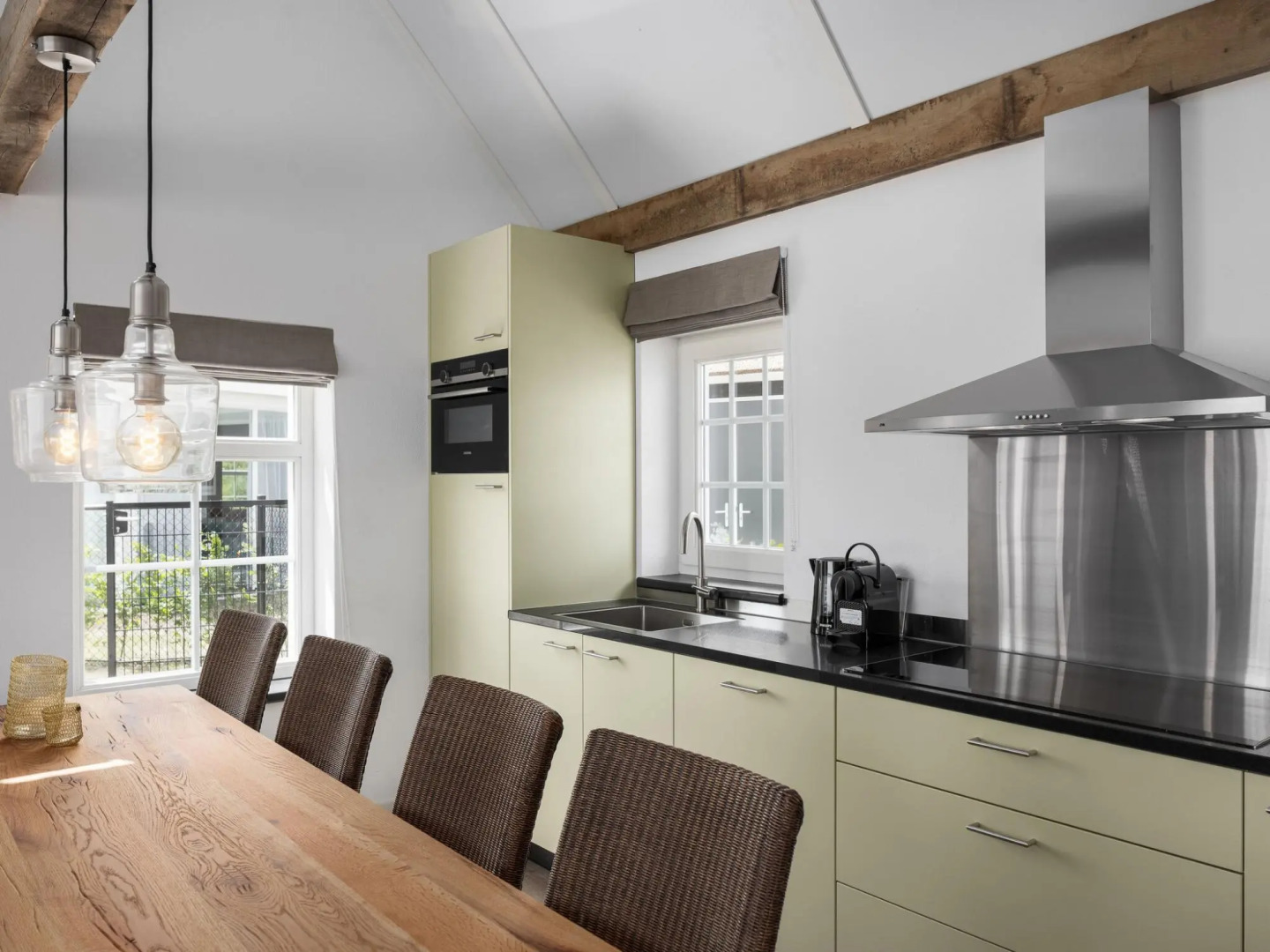 Thatched villa with two bathrooms, on a holiday park surrounded by nature