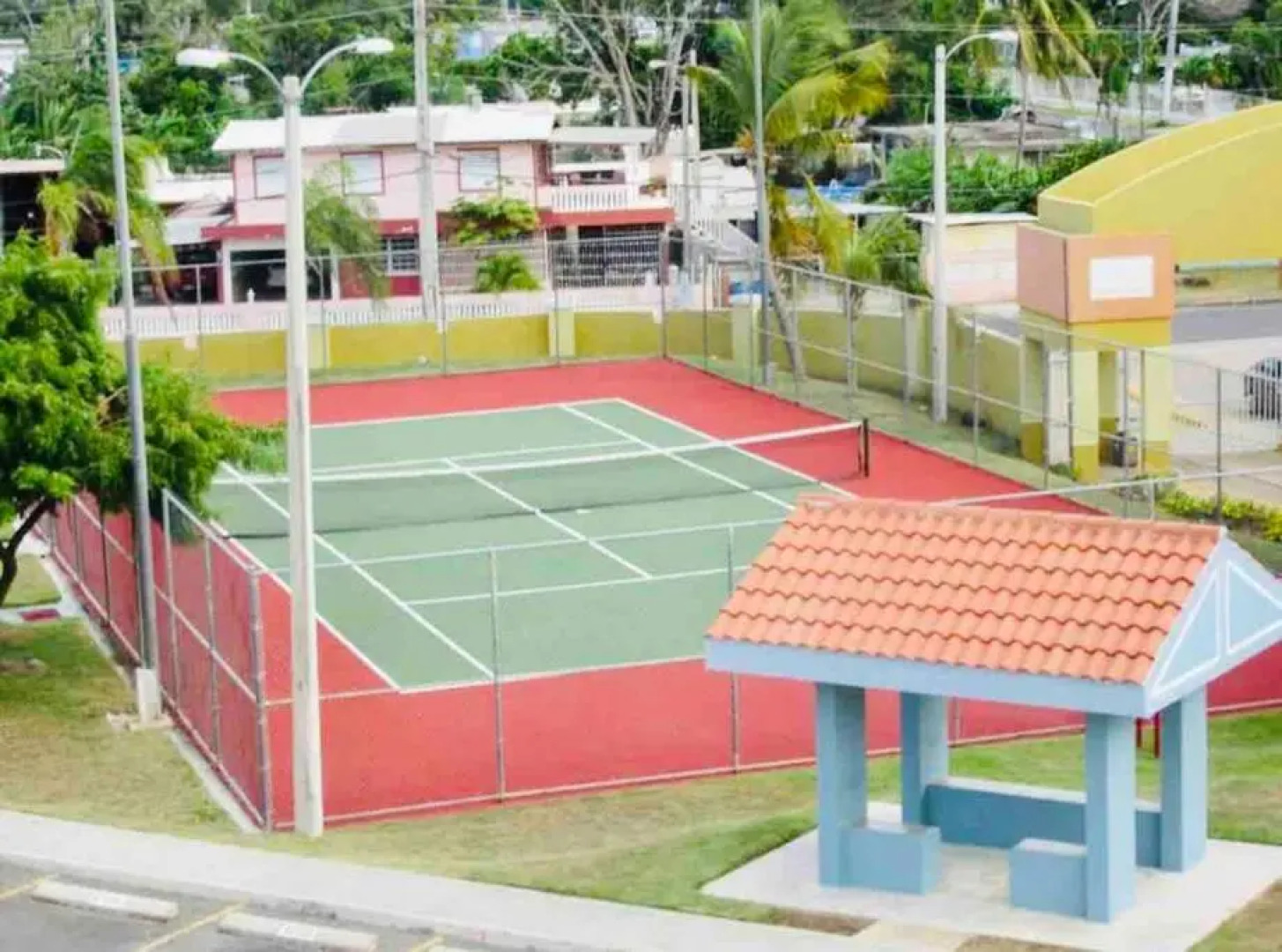 3Bedrm Beach Penthouse with Rooftop Terrace & WiFi