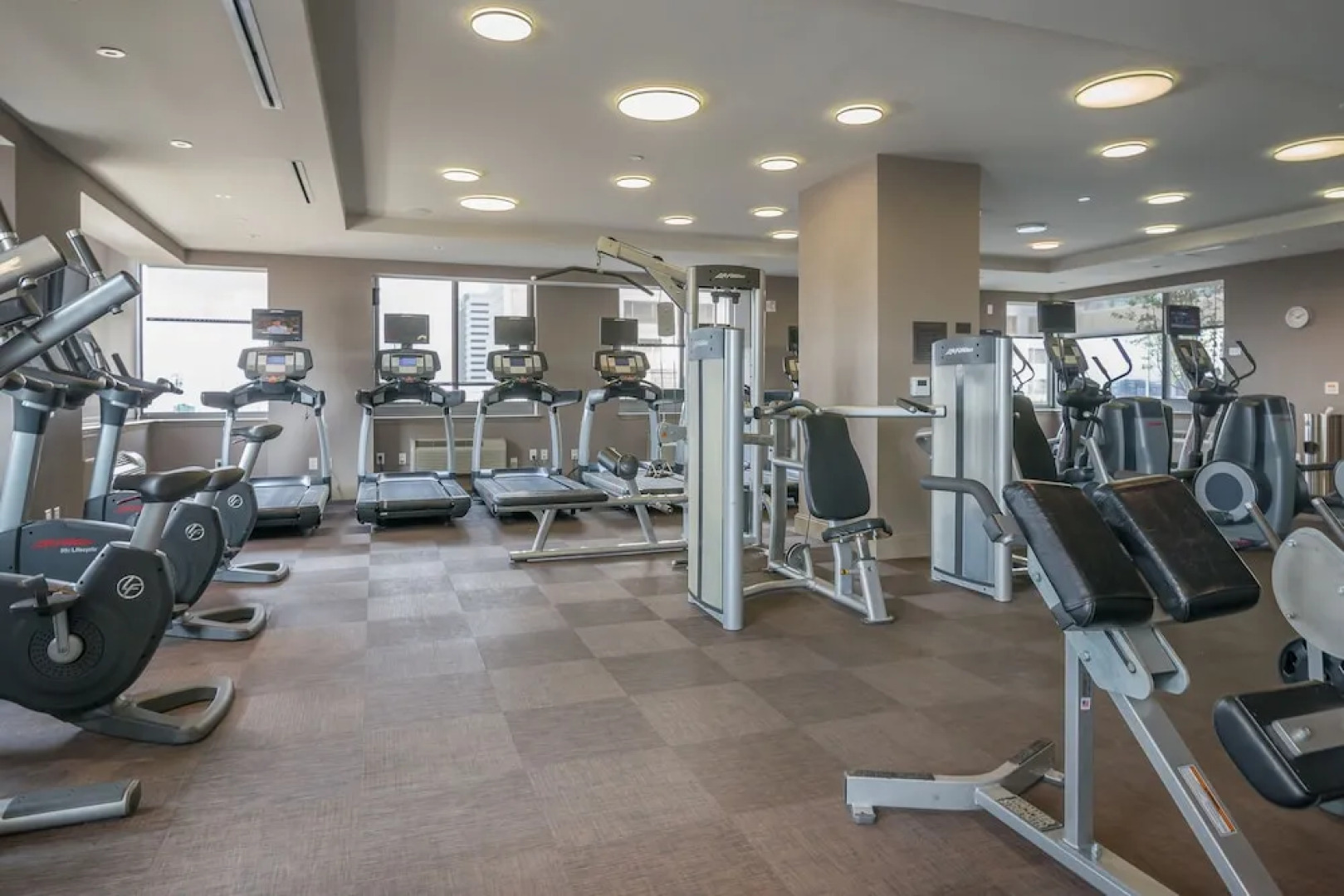 Home Away Luxury Apartments at Washington