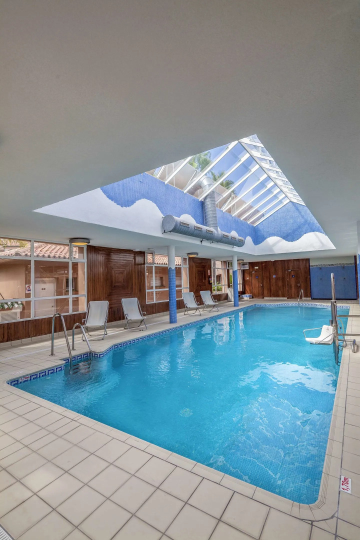 Отель Los Amigos Beach Club